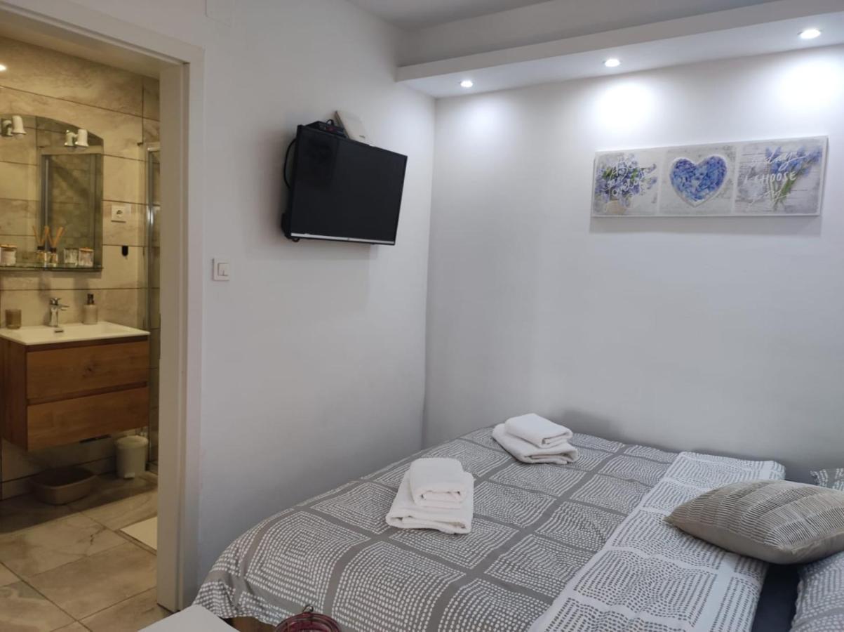 Luxury Apartman Nr ชิเบนิก ภายนอก รูปภาพ