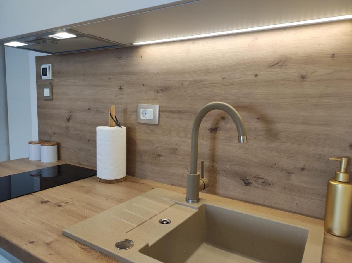 Luxury Apartman Nr ชิเบนิก ภายนอก รูปภาพ