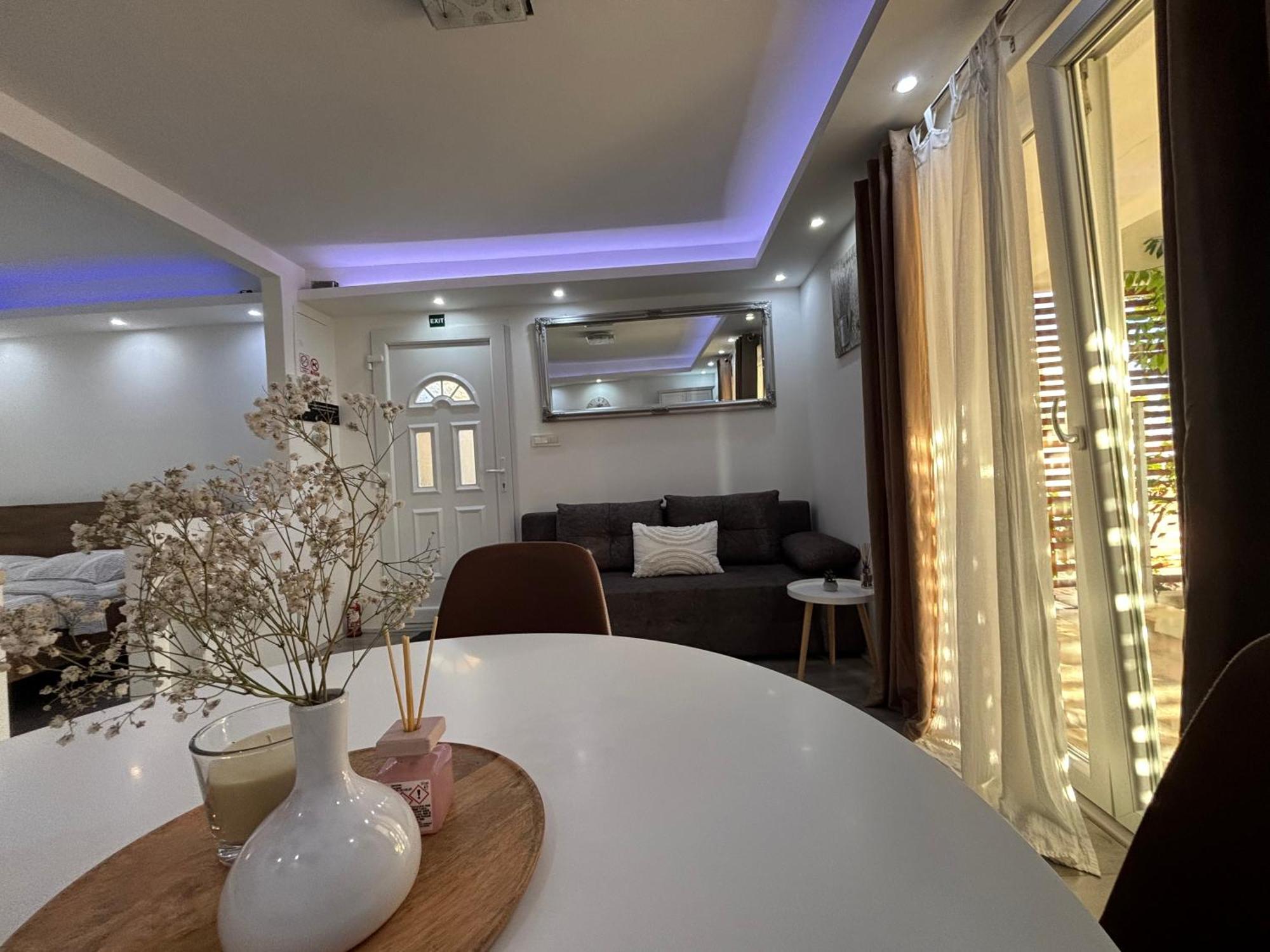 Luxury Apartman Nr ชิเบนิก ภายนอก รูปภาพ