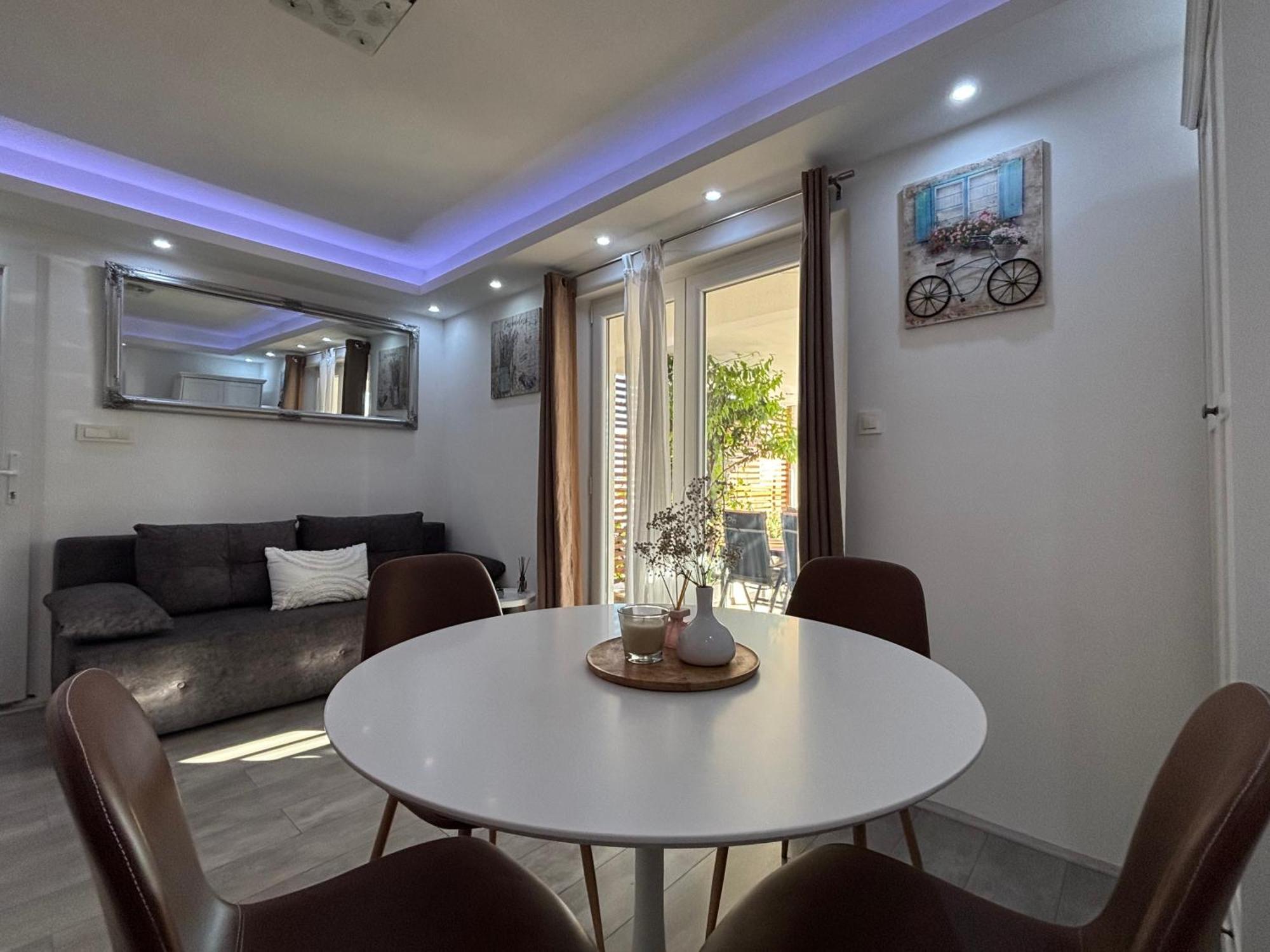Luxury Apartman Nr ชิเบนิก ภายนอก รูปภาพ
