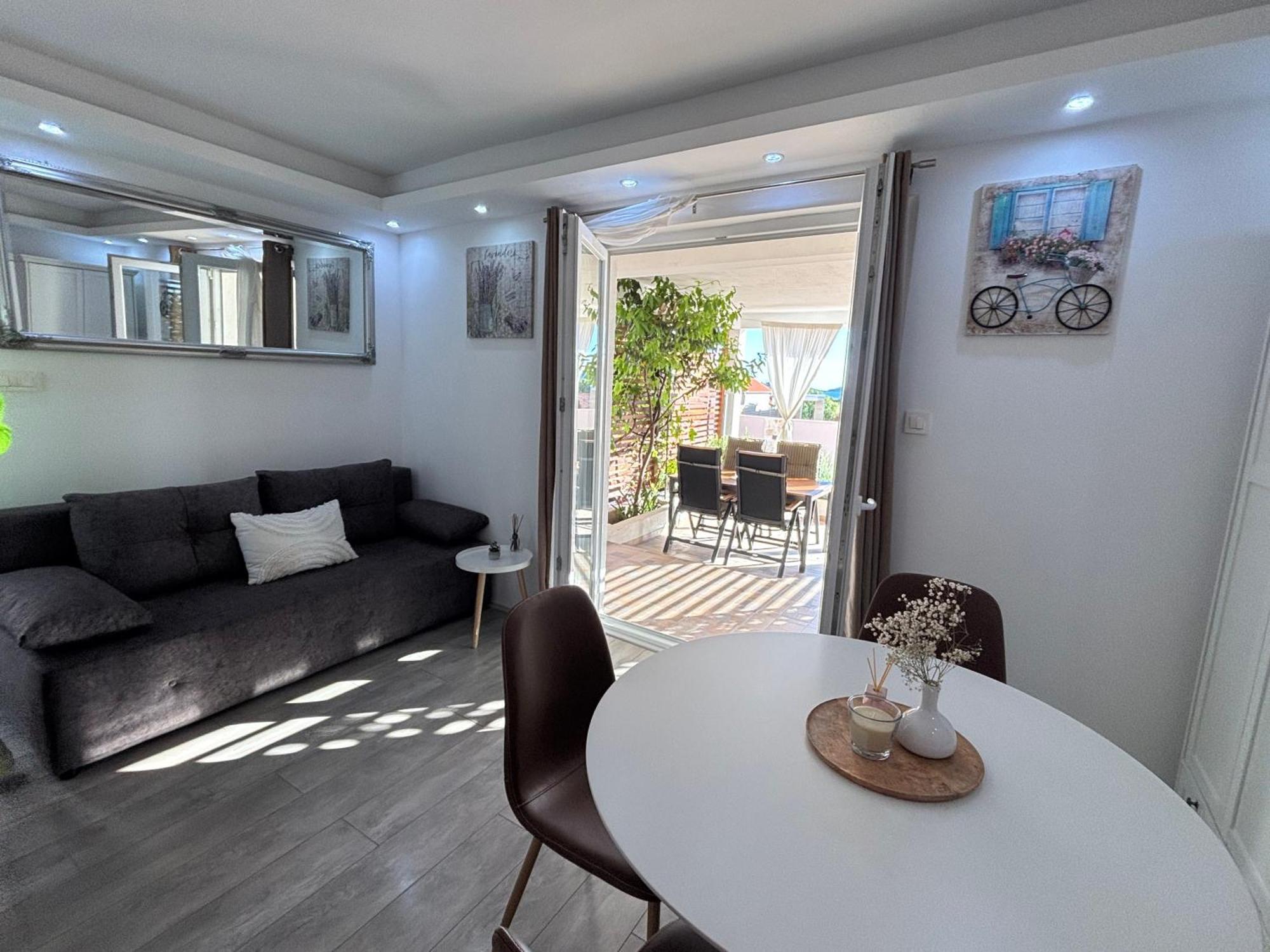 Luxury Apartman Nr ชิเบนิก ภายนอก รูปภาพ